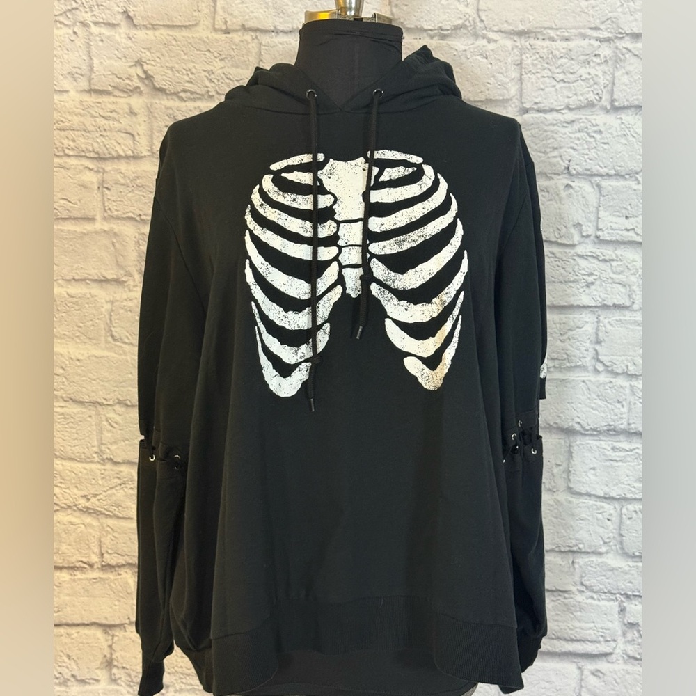 Midnight Hour black skeleton hoodie lace up sleeves junior plus size 4